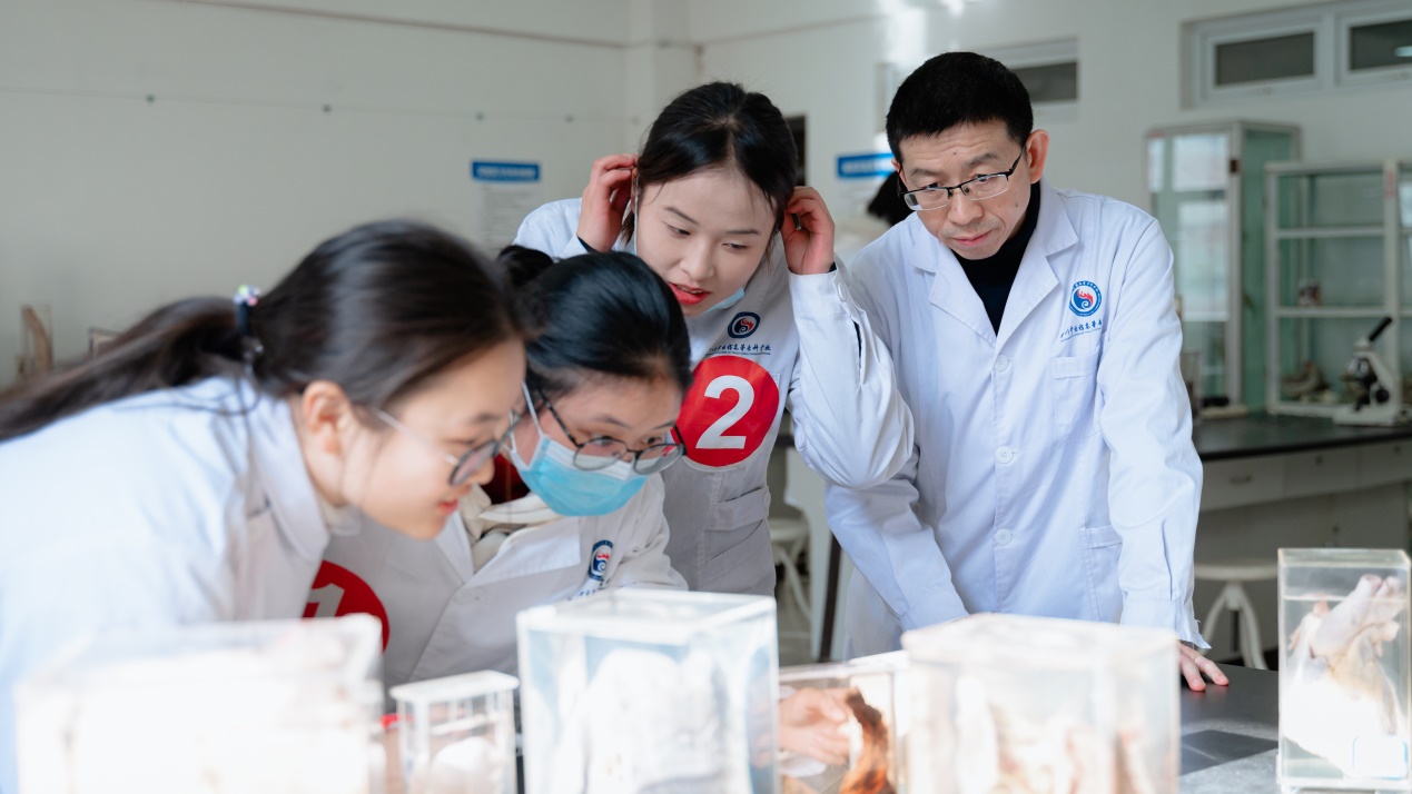 说明: C:\Users\Administrator\Desktop\新建文件夹\DSC_0001.jpg