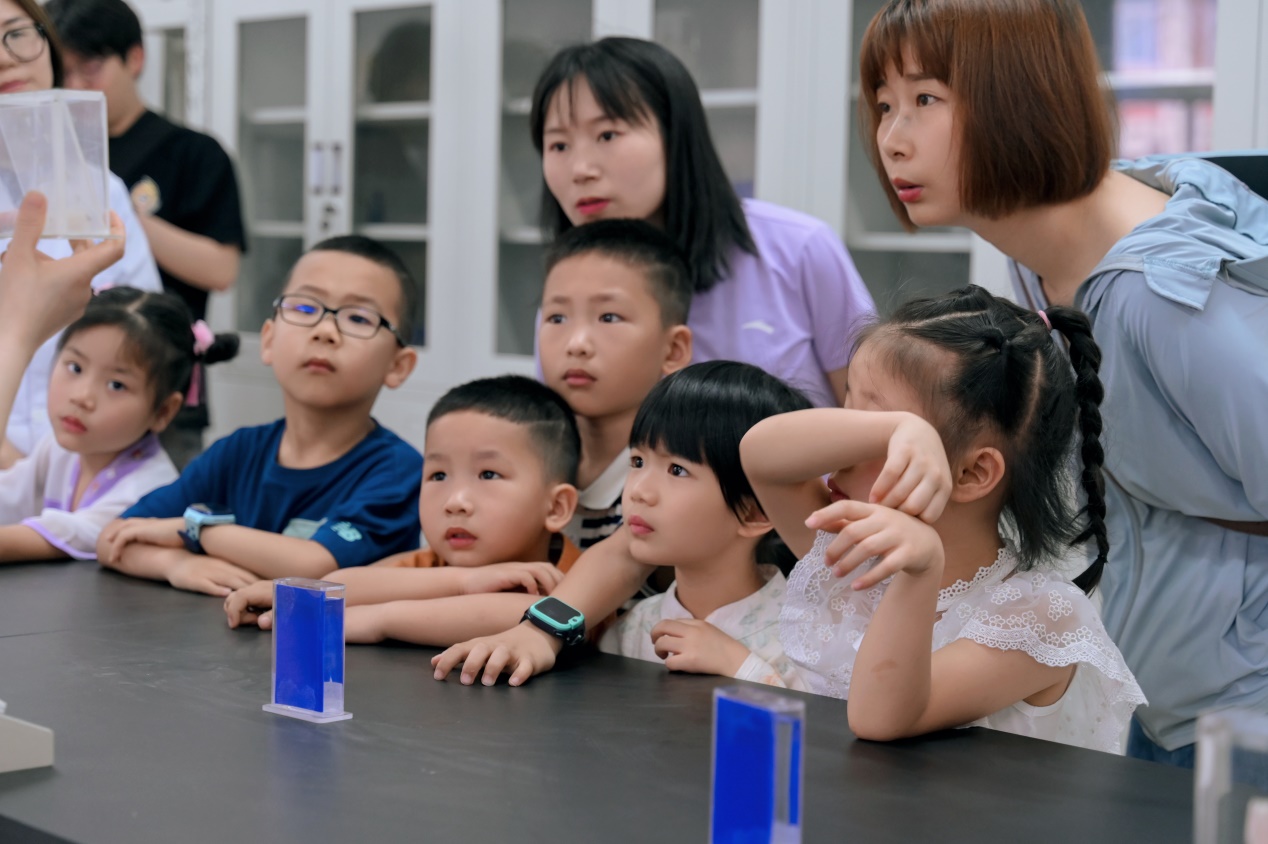 说明: C:\Users\Administrator\Desktop\科普教育进校园专题\DSC_9977.jpg