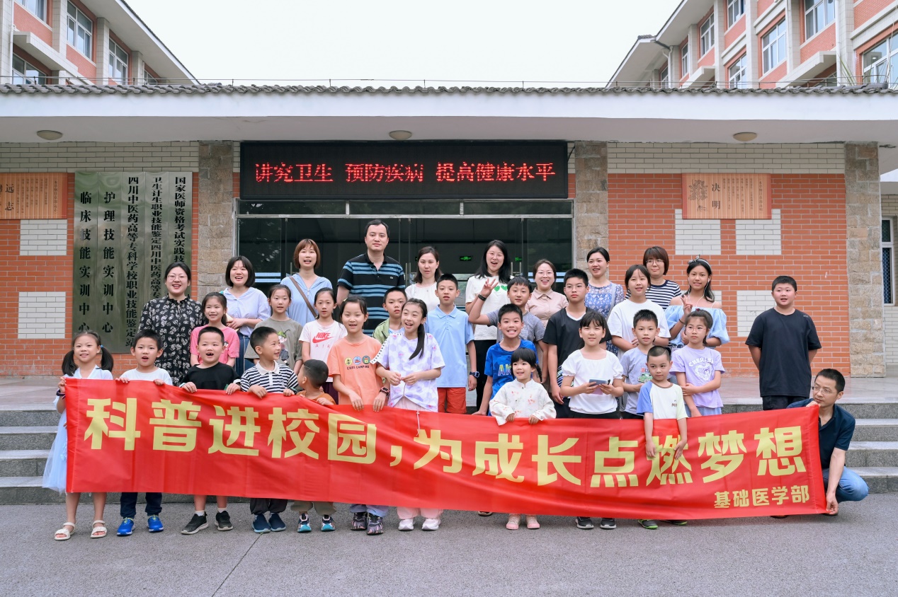 说明: C:\Users\Administrator\Desktop\科普教育进校园专题\DSC_9787.jpg