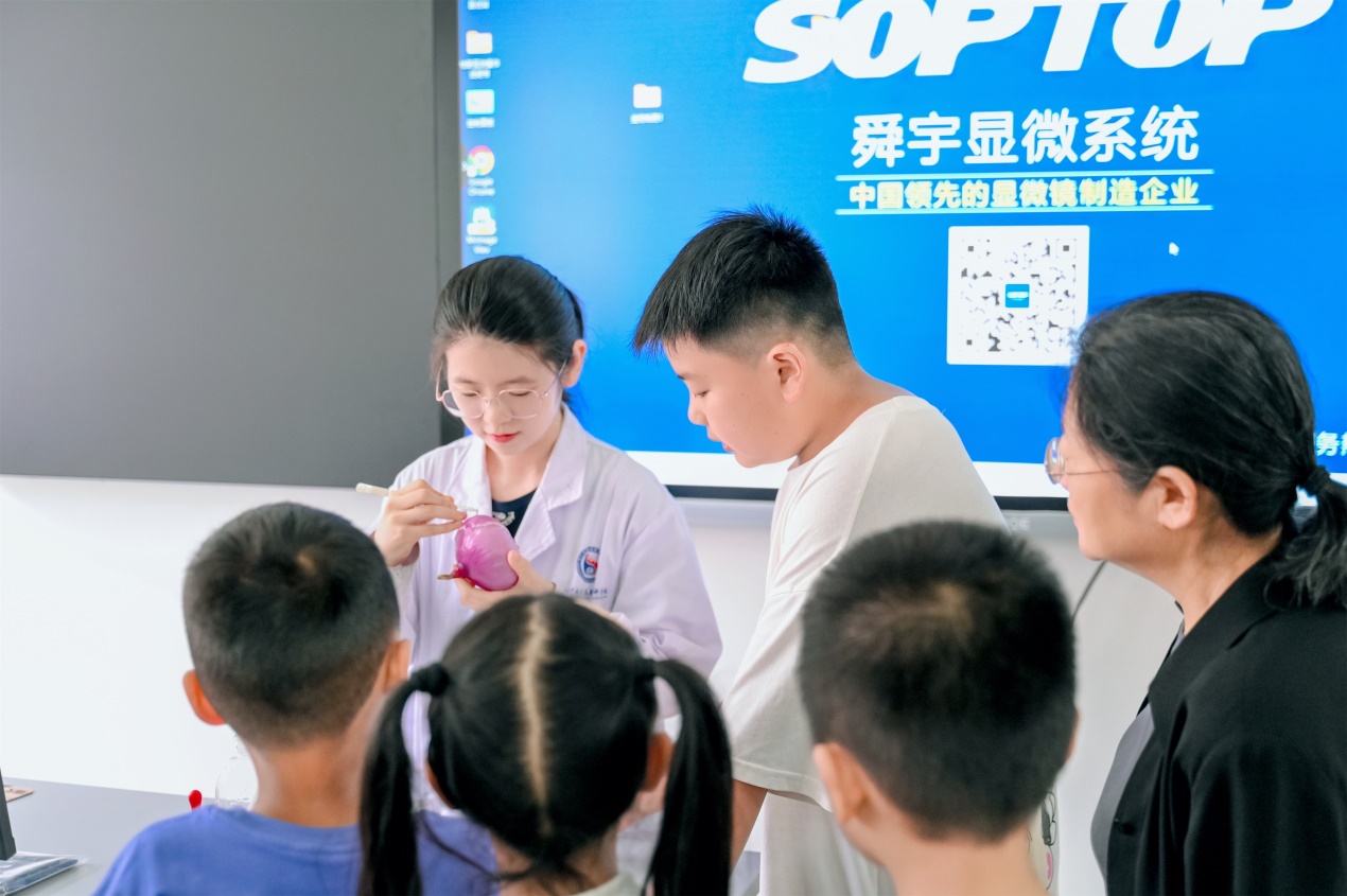 说明: F:\2024年医学基础部新闻稿\其他\科普教育进校园专题\6.6号活动\DSC_0535.jpg