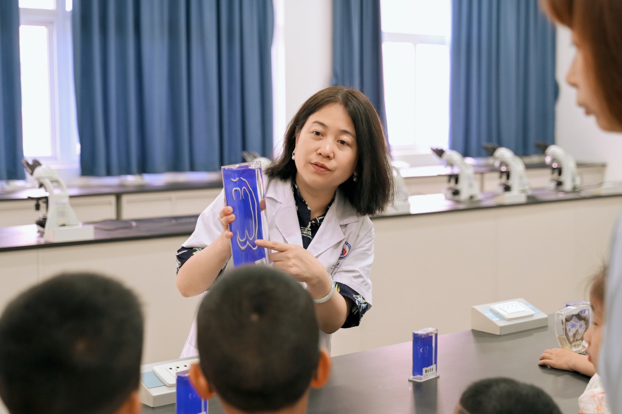 说明: C:\Users\Administrator\Desktop\科普教育进校园专题\DSC_9984.jpg