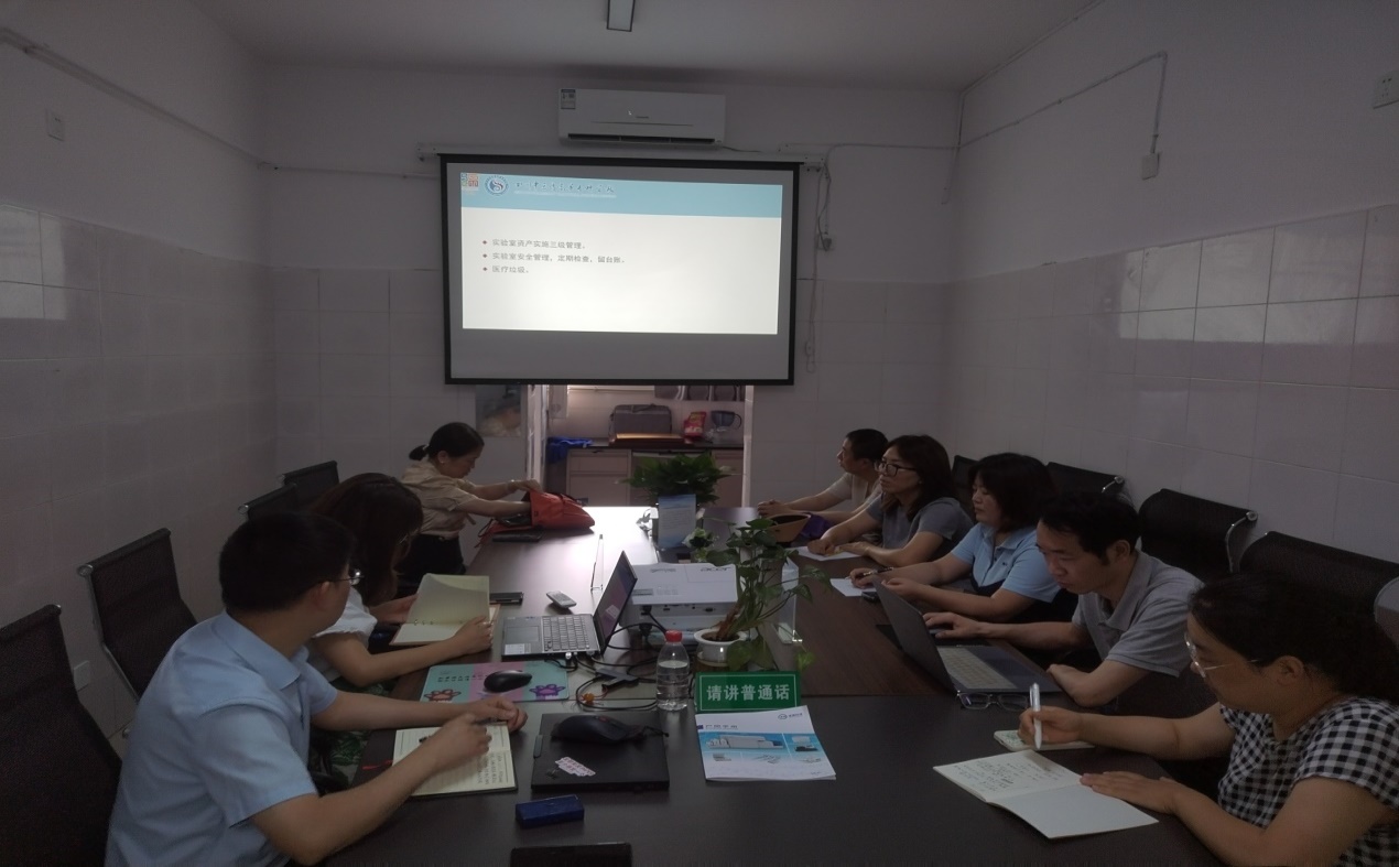 说明: F:\2024年医学基础部新闻稿\主任例会\第5次会议安全会议\照片\Image_1718688456924.jpg